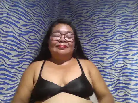 Snapshot of cris_tita chatting on June 2026 01:00:02 PM cris tita online show from June 2026 01:00:02 PM