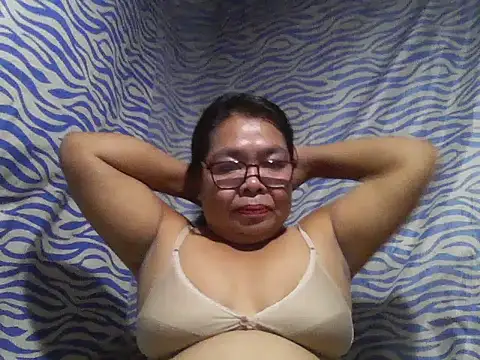 Snapshot of cris_tita chatting on June 2026 02:12:01 PM cris tita online show from June 2026 02:12:01 PM