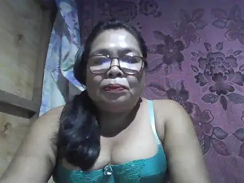 Snapshot of cris_tita chatting on June 2026 04:29:01 PM cris tita online show from June 2026 04:29:01 PM