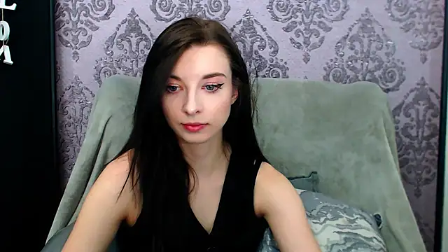 DominantLuna online show from April 2026 04:25:01 PM