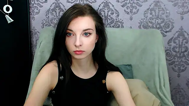 DominantLuna online show from May 2026 07:17:01 PM