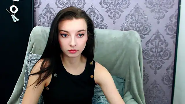 DominantLuna online show from May 2026 07:45:01 PM