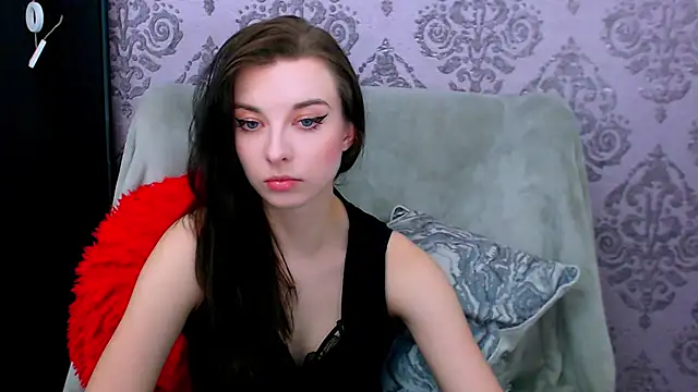 DominantLuna online show from May 2026 07:33:01 PM