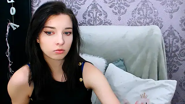 DominantLuna online show from November 2025 08:35:02 PM