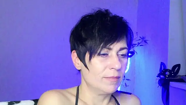 Ashley Brookss online show from November 2025 07:46:02 PM