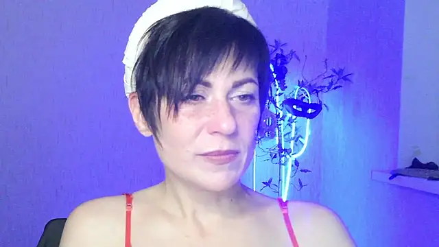 Ashley Brookss online show from November 2025 08:09:01 PM