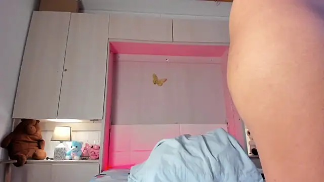 ChloeWiillow online show from May 2026 12:01:02 PM
