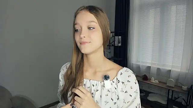 SerrenaAa online show from October 2025 08:28:01 AM