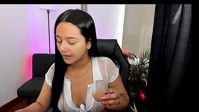 Snapshot of Alana-sweet chatting on September 2025 04:46:01 PM Alana-sweet online show from September 2025 04:46:01 PM