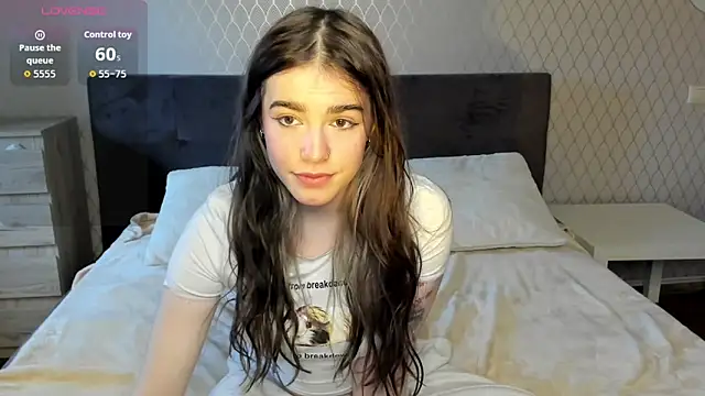Snapshot of ShellyMoon_ chatting on September 2025 01:17:02 PM ShellyMoon online show from September 2025 01:17:02 PM