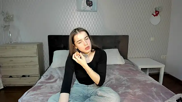 Snapshot of ShellyMoon_ chatting on October 2025 12:48:01 PM ShellyMoon online show from October 2025 12:48:01 PM