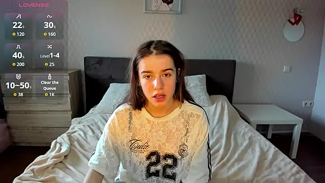 Snapshot of ShellyMoon_ chatting on October 2025 12:39:01 PM ShellyMoon online show from October 2025 12:39:01 PM