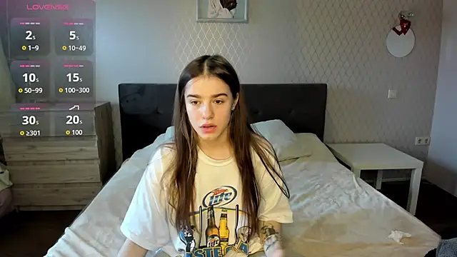 Snapshot of ShellyMoon_ chatting on October 2025 12:28:01 PM ShellyMoon online show from October 2025 12:28:01 PM