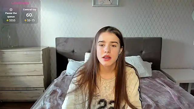 Snapshot of ShellyMoon_ chatting on October 2025 12:30:02 PM ShellyMoon online show from October 2025 12:30:02 PM