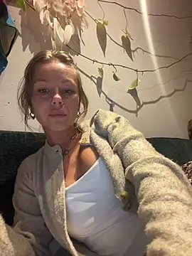 MiraLuna online show from November 2025 08:46:02 PM