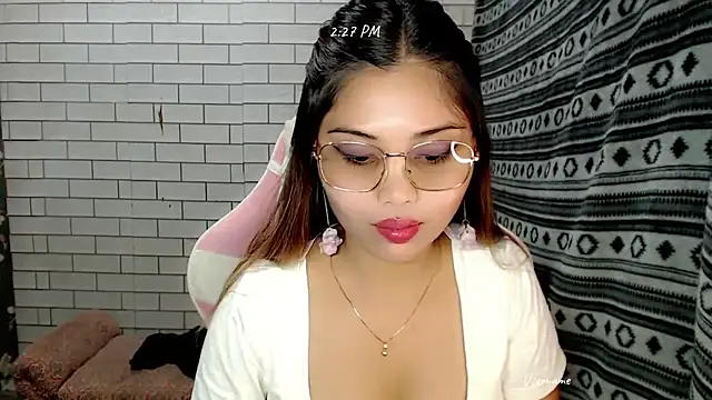 pinay old lover online show from November 2025 06:28:02 AM