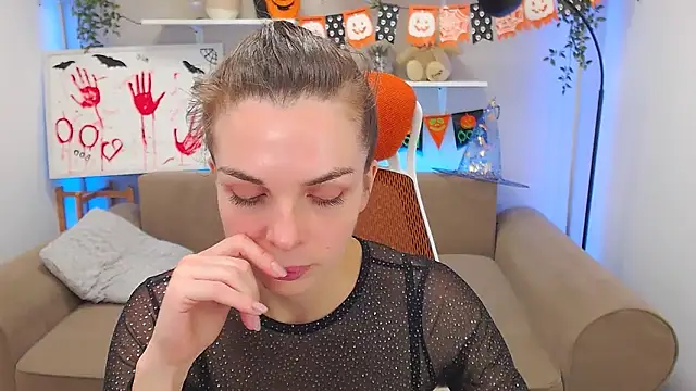 Snapshot of Sophiia_Starr chatting on October 2025 05:37:01 PM Sophiia Starr online show from October 2025 05:37:01 PM