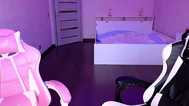 stefany and bettany online show from October 2025 01:52:01 PM