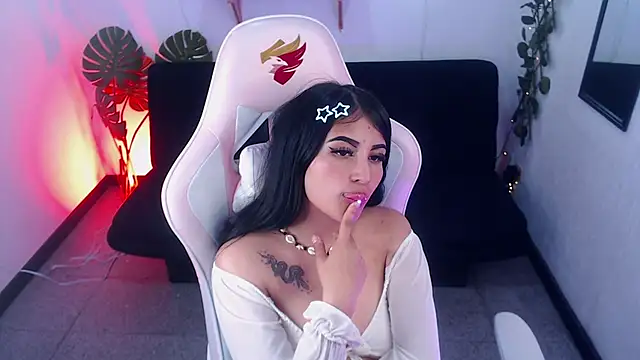 Snapshot of Lexy_Storm_18 chatting on November 2025 07:29:02 PM Lexy Storm 18 online show from November 2025 07:29:02 PM