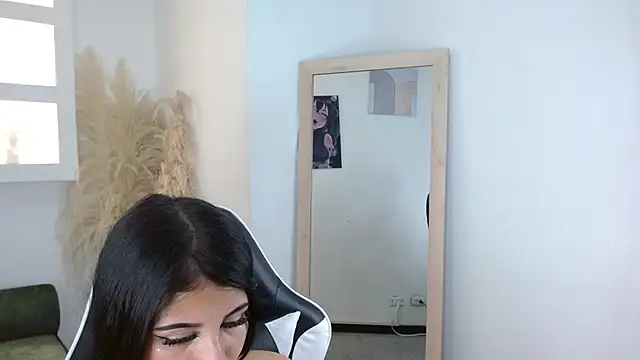 Snapshot of Lexy_Storm_18 chatting on November 2025 01:27:02 PM Lexy Storm 18 online show from November 2025 01:27:02 PM