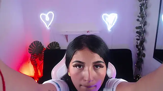 Snapshot of Lexy_Storm_18 chatting on October 2025 08:28:02 PM Lexy Storm 18 online show from October 2025 08:28:02 PM