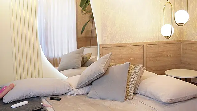 Snapshot of Roxy_Vega chatting on October 2025 12:28:02 PM Roxy Vega online show from October 2025 12:28:02 PM