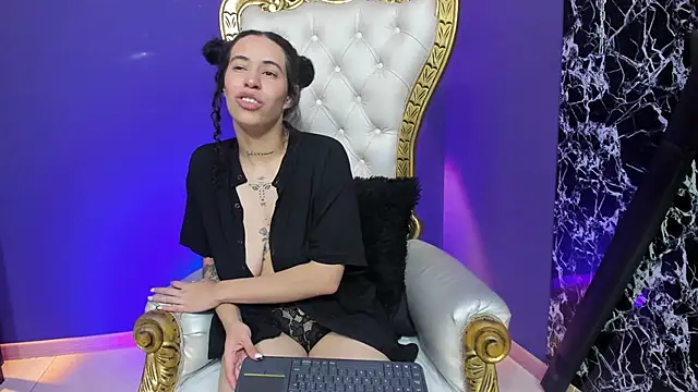 Annie roselle online show from December 2025 12:26:01 PM