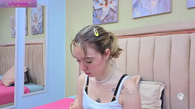 Snapshot of Lucia_Copper chatting on October 2025 12:38:02 PM Lucia Copper online show from October 2025 12:38:02 PM