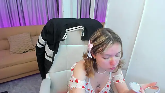 Snapshot of Lucia_Copper chatting on November 2025 12:31:02 PM Lucia Copper online show from November 2025 12:31:02 PM