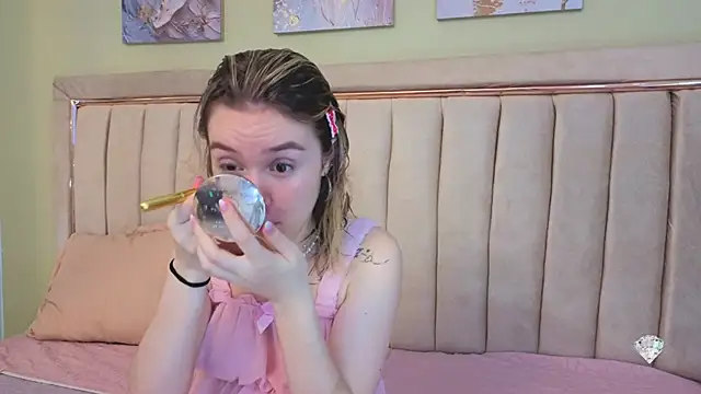 Snapshot of Lucia_Copper chatting on October 2025 12:04:01 PM Lucia Copper online show from October 2025 12:04:01 PM