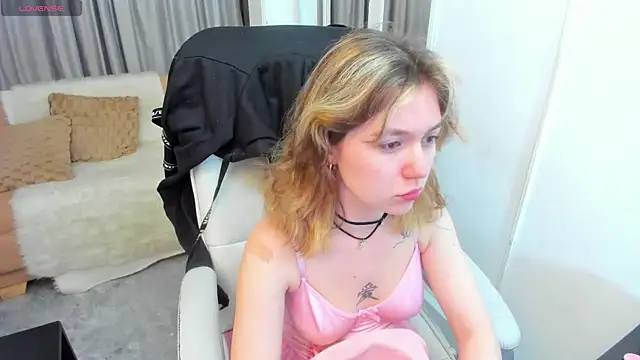 Snapshot of Lucia_Copper chatting on December 2025 12:00:02 PM Lucia Copper online show from December 2025 12:00:02 PM