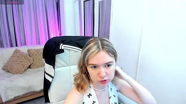 Snapshot of Lucia_Copper chatting on October 2025 11:52:02 AM Lucia Copper online show from October 2025 11:52:02 AM