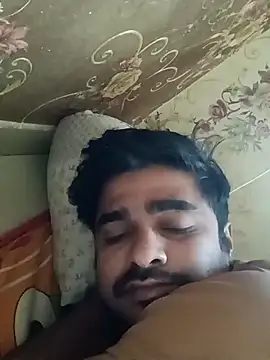 puneriboy32 online show from November 2025 03:00:02 AM