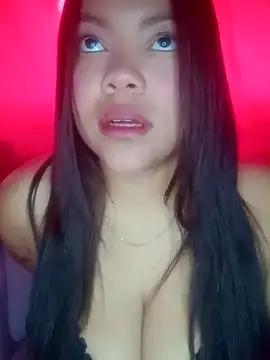 Snapshot of loren_g08 chatting on November 2025 06:33:02 PM loren g08 online show from November 2025 06:33:02 PM