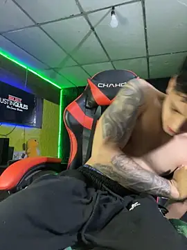 Snapshot of alessandro290 chatting on November 2025 07:28:01 PM alessandro290 online show from November 2025 07:28:01 PM