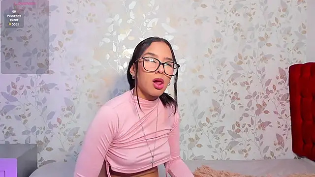 Luciaoregon online show from November 2025 01:26:02 PM