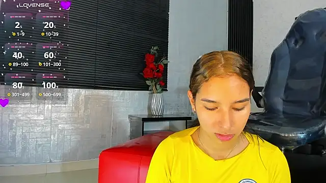 Luciaoregon online show from June 2026 01:09:02 PM