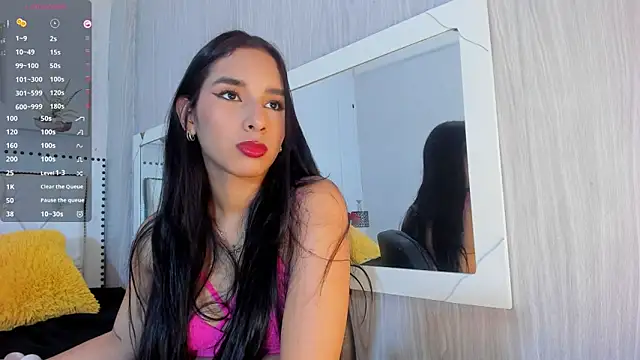 Luciaoregon online show from January 2026 01:48:02 PM