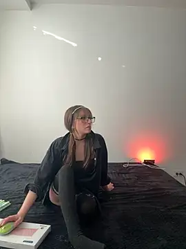 stiven 1  online show from October 2025 09:48:02 PM