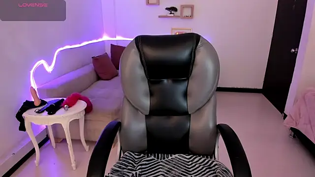 Scarlett  Cooper   online show from November 2025 12:42:01 PM