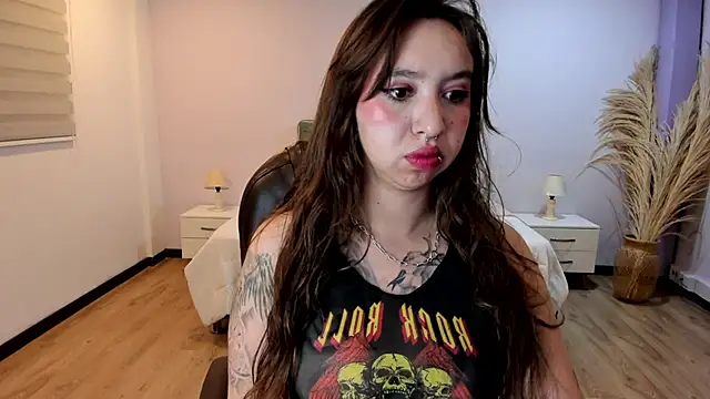 Scarlett  Cooper   online show from November 2025 12:21:02 PM