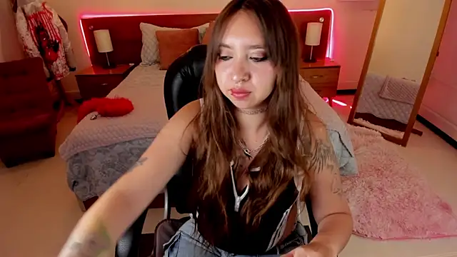 Scarlett  Cooper   online show from October 2025 12:18:01 PM