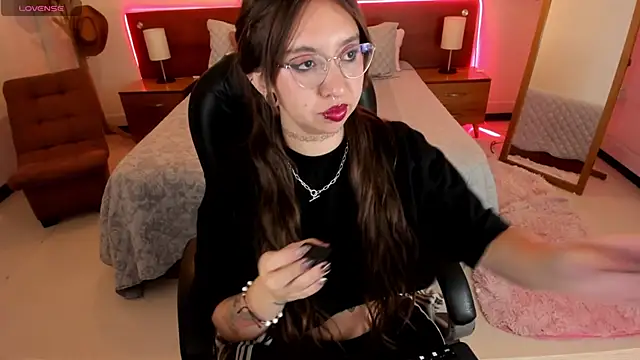 Scarlett  Cooper   online show from October 2025 12:19:01 PM