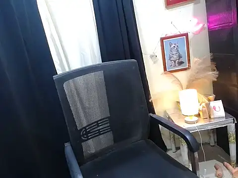 Kylaanne online show from November 2025 12:04:02 AM