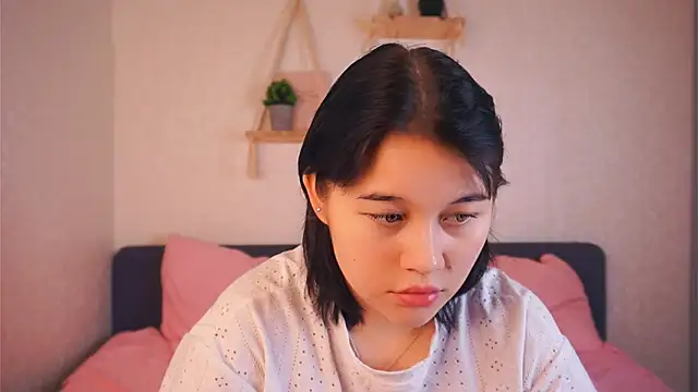 Snapshot of EviaVanveen chatting on November 2025 07:41:01 AM EviaVanveen online show from November 2025 07:41:01 AM