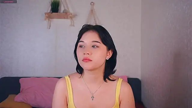 Snapshot of EviaVanveen chatting on December 2025 07:43:02 AM EviaVanveen online show from December 2025 07:43:02 AM