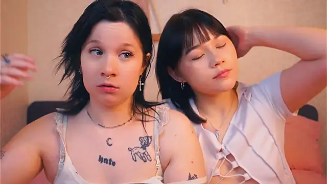 Snapshot of EviaVanveen chatting on December 2025 07:36:02 AM EviaVanveen online show from December 2025 07:36:02 AM