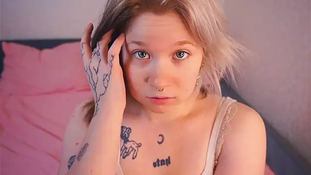 Snapshot of EviaVanveen chatting on December 2025 07:40:02 AM EviaVanveen online show from December 2025 07:40:02 AM