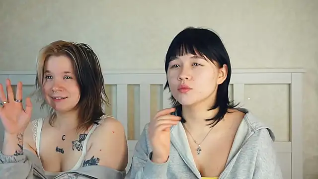 Snapshot of EviaVanveen chatting on November 2025 08:18:02 AM EviaVanveen online show from November 2025 08:18:02 AM