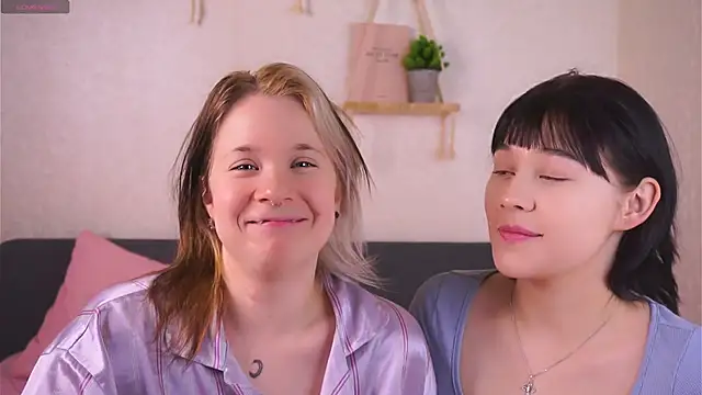 Snapshot of EviaVanveen chatting on November 2025 08:02:01 AM EviaVanveen online show from November 2025 08:02:01 AM